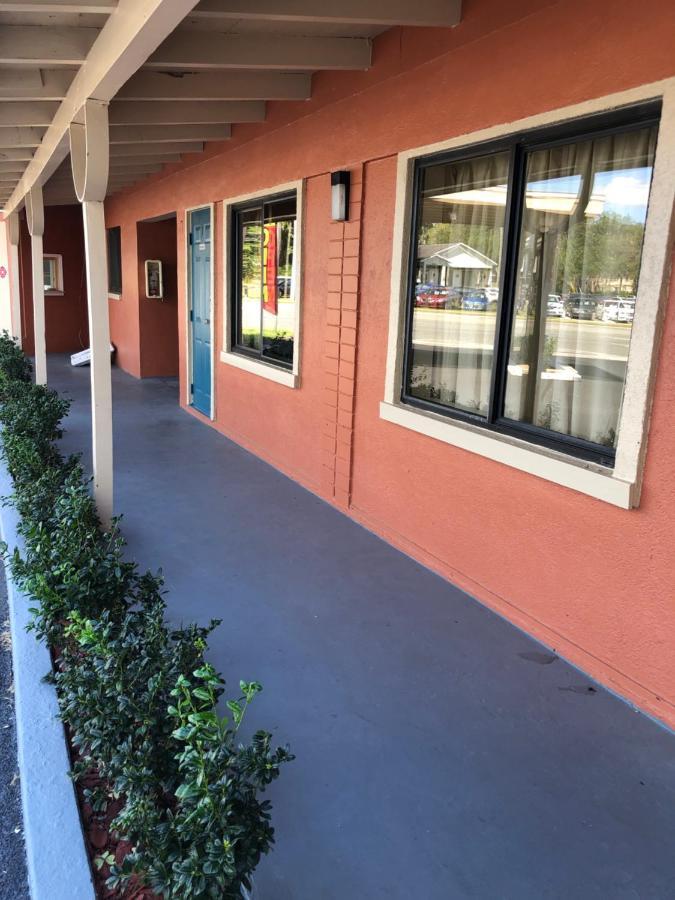 Cove Motel 4*