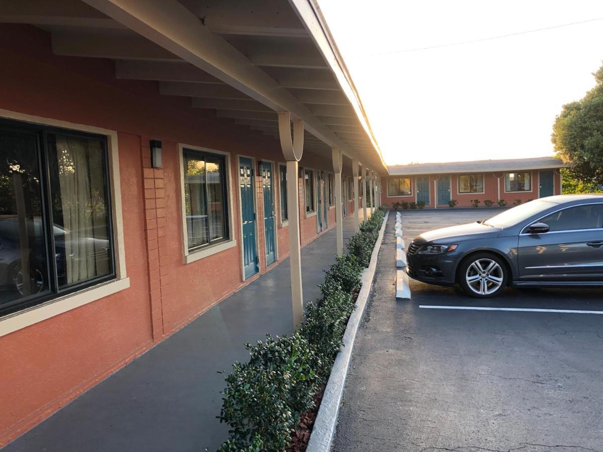 Cove Motel